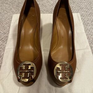 Tory Burch wedges Royal tan/gold size 10.5